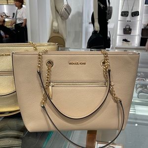 MICHAEL KORS
Jet Set Medium Front Zip Pebbled Leather Chain Tote Bag
Buff
NWT